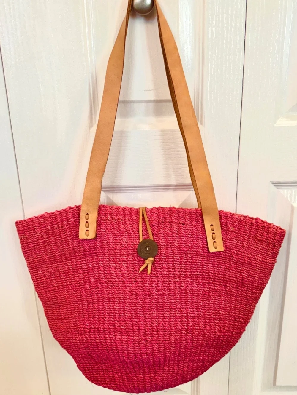 *NWOT Hot Pink Straw Hobo Bag, Tan Leather Straps Button Loop Closure, Unbranded